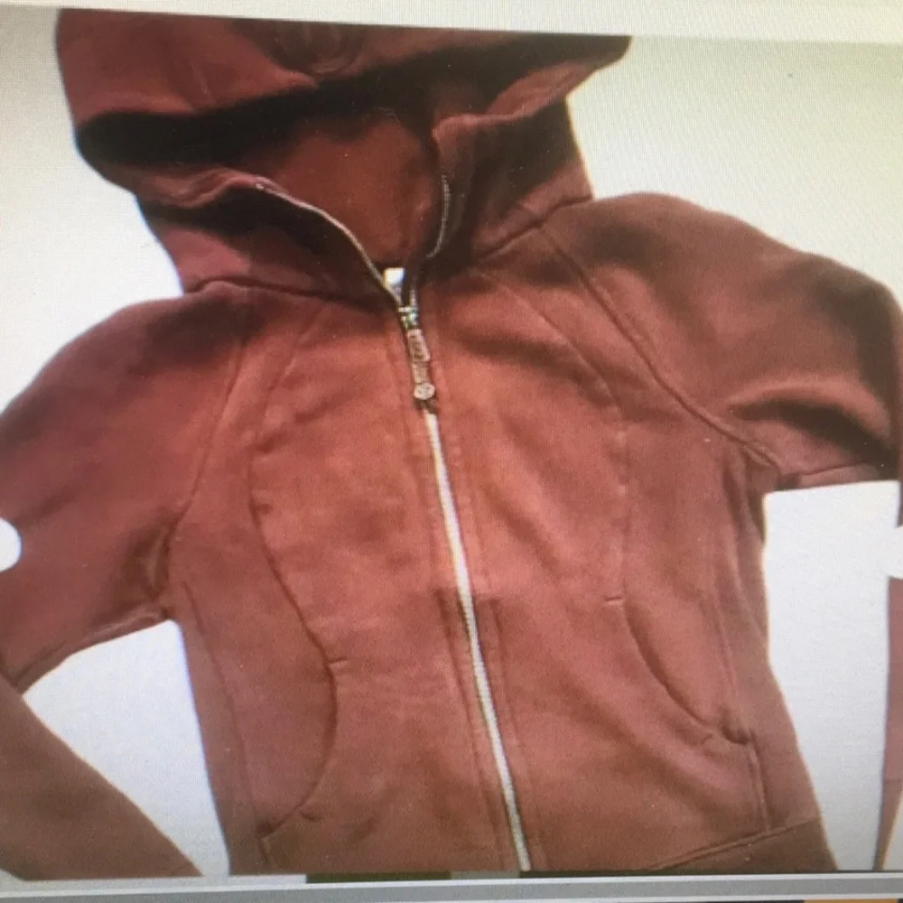 LULULEMON/2 BUNDLE”BURGUNDY”SWEATSHIRT &”CHIQUITA BANANA YELLOW GYM BAG